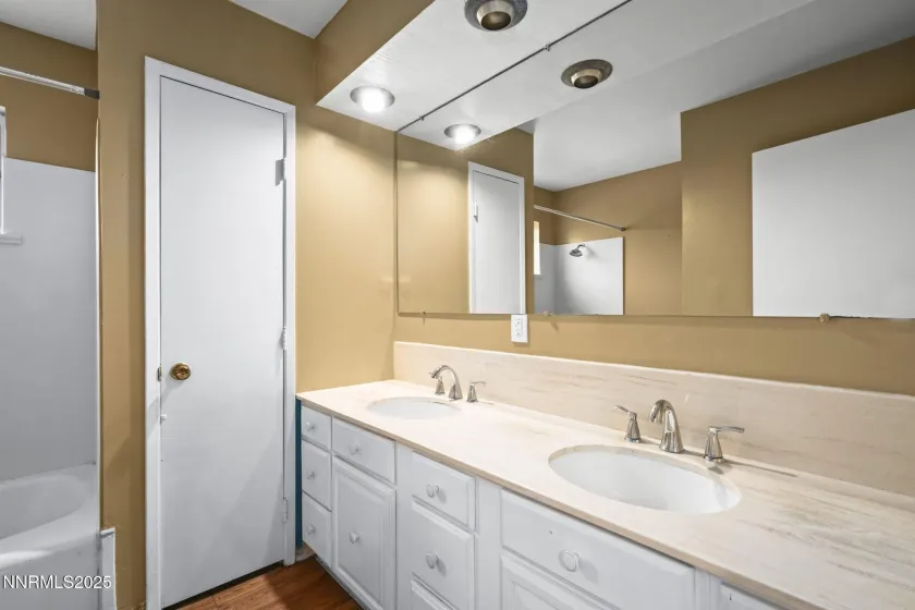 63 Smithridge, Reno, Nevada 89502, 2 Bedrooms Bedrooms, ,2 BathroomsBathrooms,Residential,Residential,Smithridge,250058353