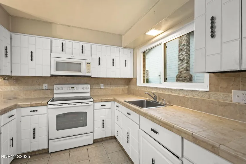 63 Smithridge, Reno, Nevada 89502, 2 Bedrooms Bedrooms, ,2 BathroomsBathrooms,Residential,Residential,Smithridge,250058353