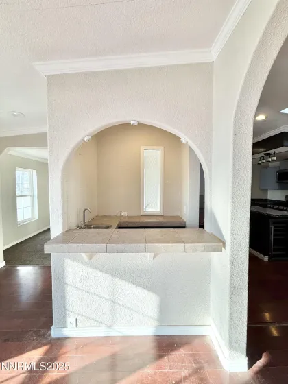 Dining room to kitchen