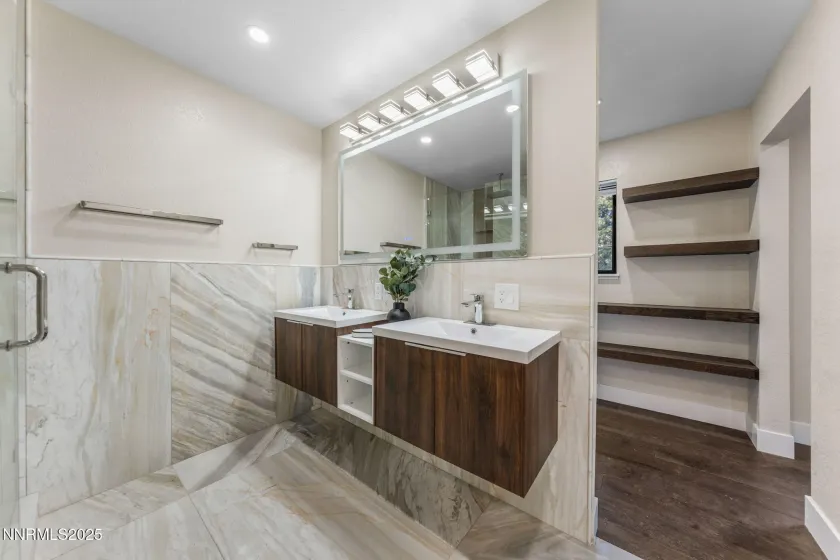 221 Lark, Incline Village, Nevada 89451, 2 Bedrooms Bedrooms, ,2 BathroomsBathrooms,Residential,Residential,Lark,250058383