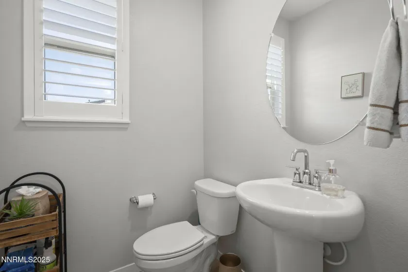 7181 Mustengo, Reno, Nevada 89506, 4 Bedrooms Bedrooms, ,3 BathroomsBathrooms,Residential,Residential,Mustengo,250058417