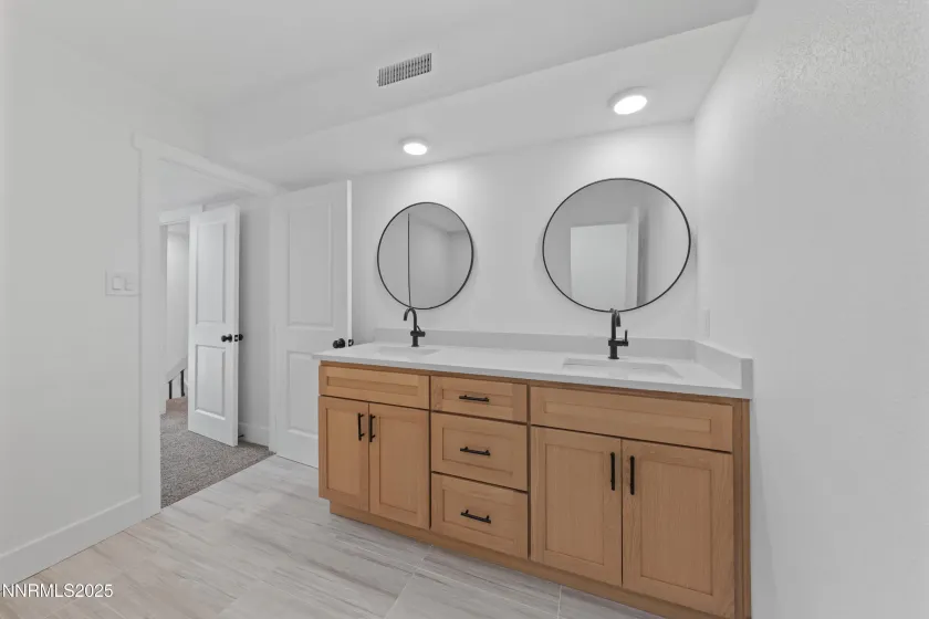 1340 Jones, Reno, Nevada 89503, 2 Bedrooms Bedrooms, ,3 BathroomsBathrooms,Residential,Residential,Jones,250058418