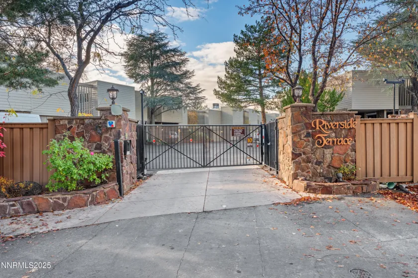 1340 Jones, Reno, Nevada 89503, 2 Bedrooms Bedrooms, ,3 BathroomsBathrooms,Residential,Residential,Jones,250058418