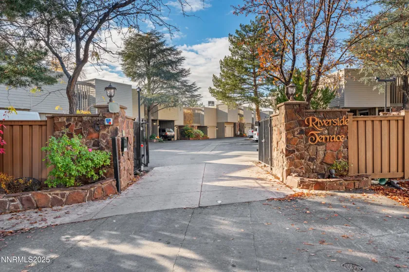 1340 Jones, Reno, Nevada 89503, 2 Bedrooms Bedrooms, ,3 BathroomsBathrooms,Residential,Residential,Jones,250058418