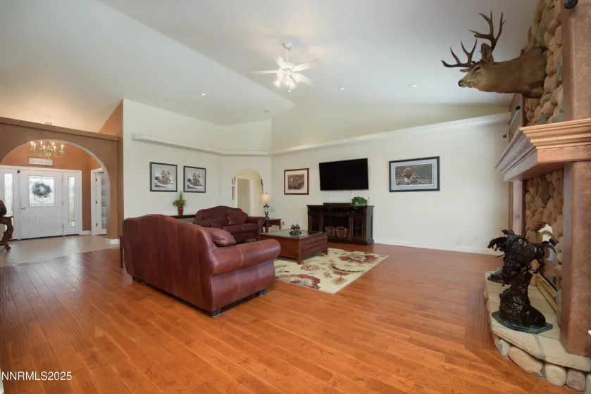 1572 Sawmill, Gardnerville, Nevada 89410, 3 Bedrooms Bedrooms, ,3 BathroomsBathrooms,Residential,Residential,Sawmill,250058419