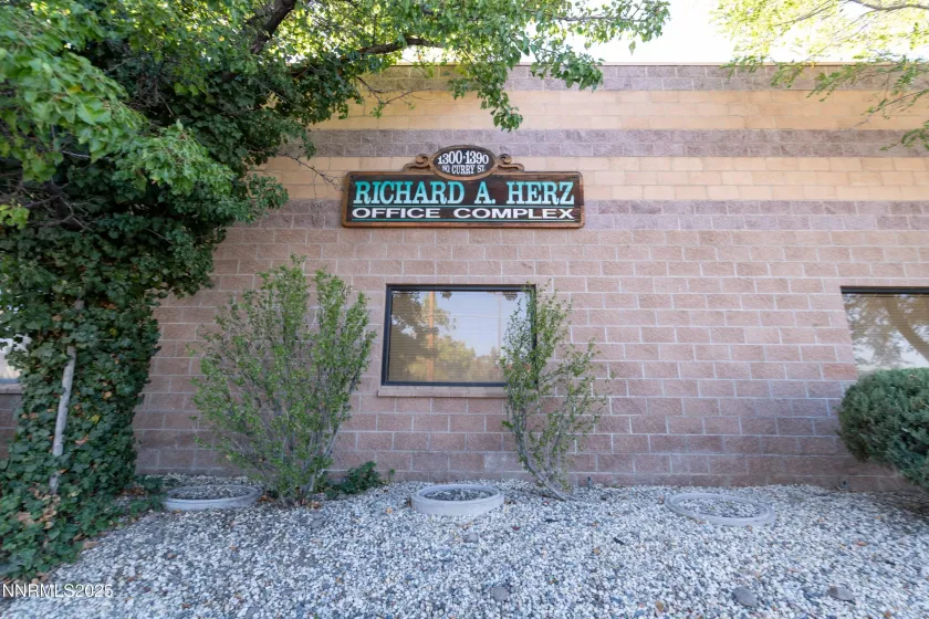 1340 Curry, Carson City, Nevada 89703, ,Commercial Sale,Residential,Curry,250058421