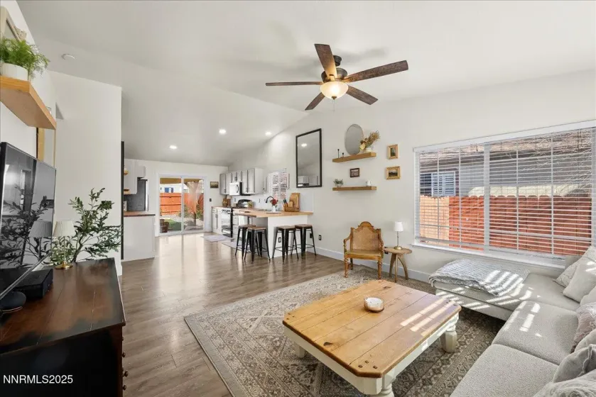 17675 Alexandria, Reno, Nevada 89508, 3 Bedrooms Bedrooms, ,2 BathroomsBathrooms,Residential,Residential,Alexandria,250058422