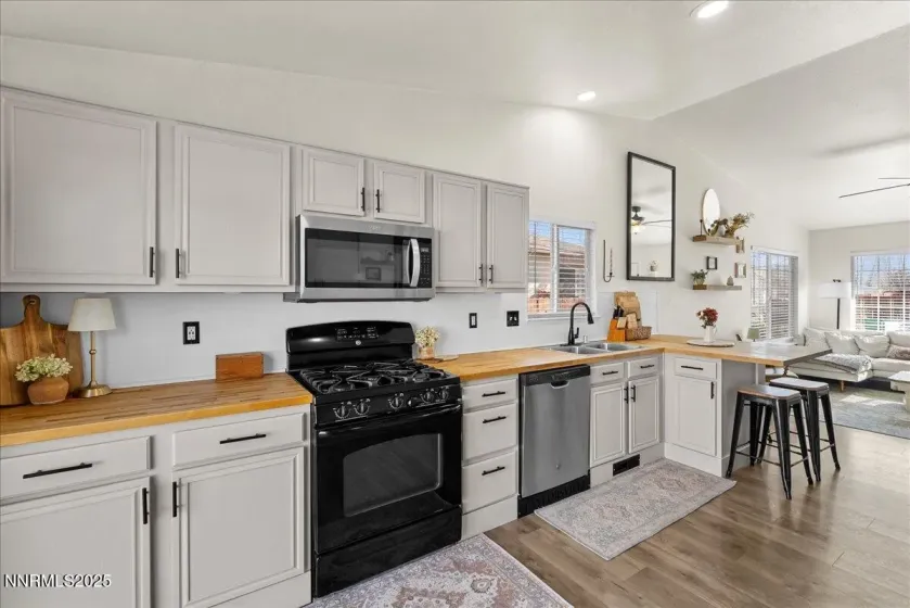 17675 Alexandria, Reno, Nevada 89508, 3 Bedrooms Bedrooms, ,2 BathroomsBathrooms,Residential,Residential,Alexandria,250058422