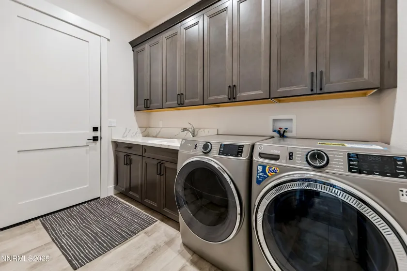 912 Holstein, Gardnerville, Nevada 89460, 4 Bedrooms Bedrooms, ,4 BathroomsBathrooms,Residential,Residential,Holstein,250058432