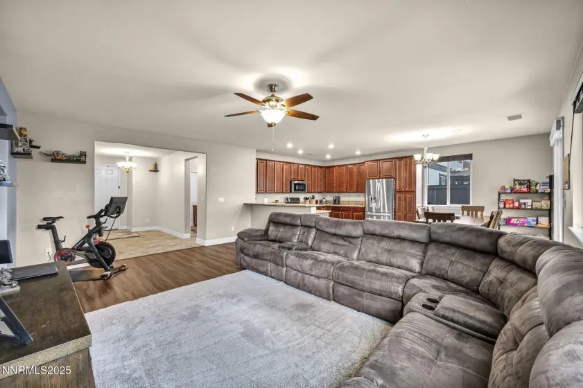 6980 Lusitano, Sparks, Nevada 89436, 4 Bedrooms Bedrooms, ,2 BathroomsBathrooms,Residential,Residential,Lusitano,250058446