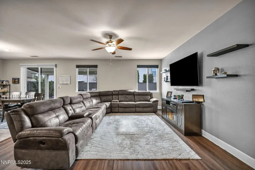 6980 Lusitano, Sparks, Nevada 89436, 4 Bedrooms Bedrooms, ,2 BathroomsBathrooms,Residential,Residential,Lusitano,250058446