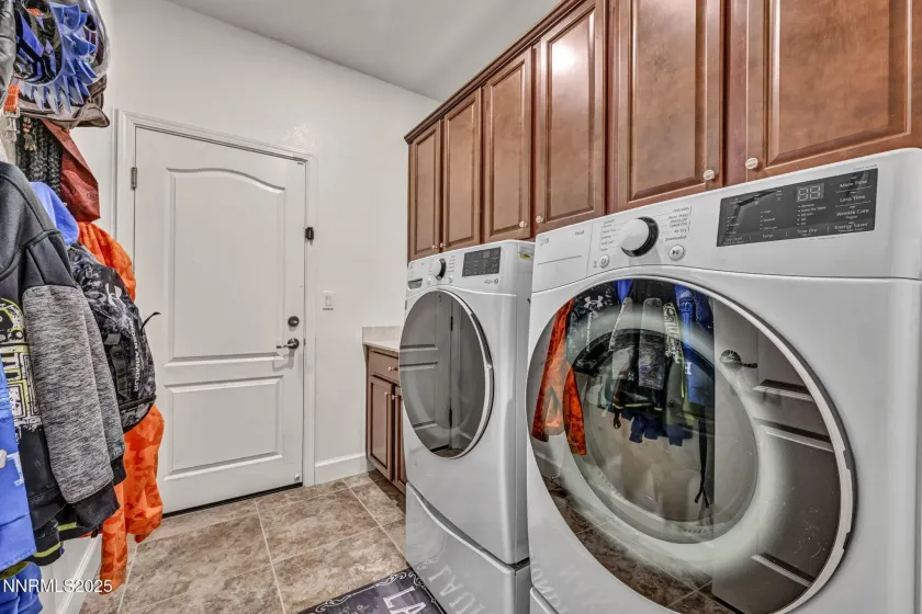 6980 Lusitano, Sparks, Nevada 89436, 4 Bedrooms Bedrooms, ,2 BathroomsBathrooms,Residential,Residential,Lusitano,250058446