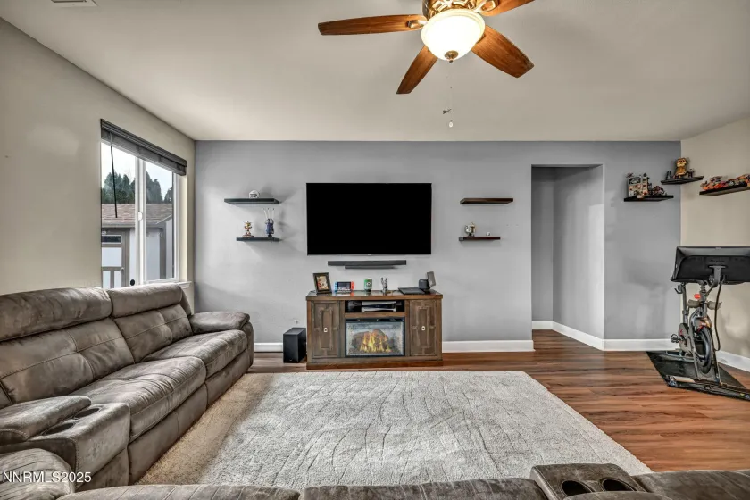 6980 Lusitano, Sparks, Nevada 89436, 4 Bedrooms Bedrooms, ,2 BathroomsBathrooms,Residential,Residential,Lusitano,250058446