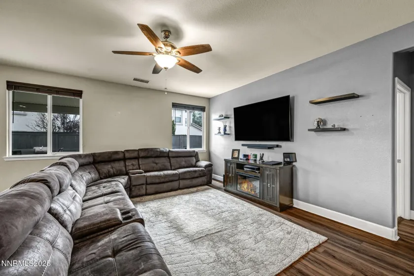 6980 Lusitano, Sparks, Nevada 89436, 4 Bedrooms Bedrooms, ,2 BathroomsBathrooms,Residential,Residential,Lusitano,250058446