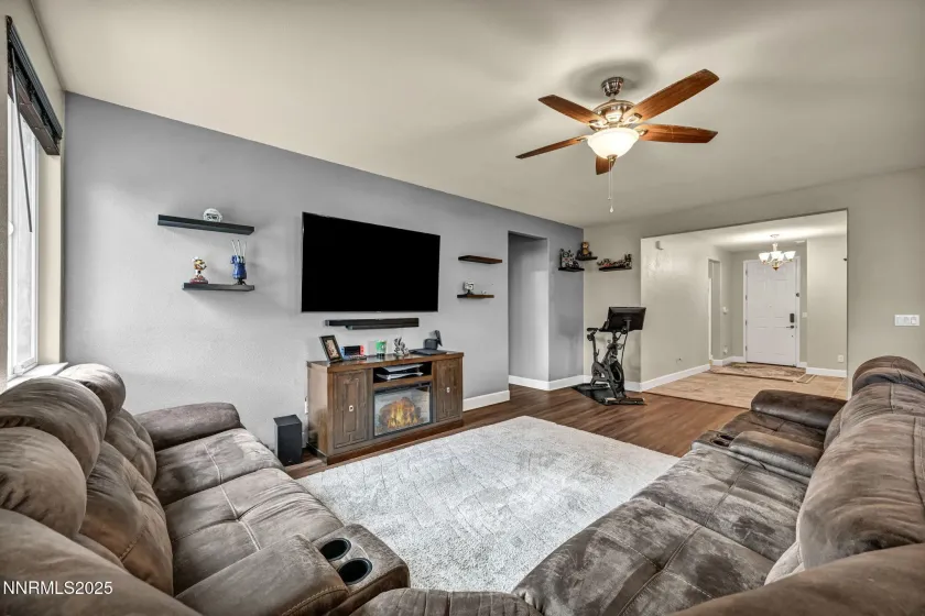 6980 Lusitano, Sparks, Nevada 89436, 4 Bedrooms Bedrooms, ,2 BathroomsBathrooms,Residential,Residential,Lusitano,250058446