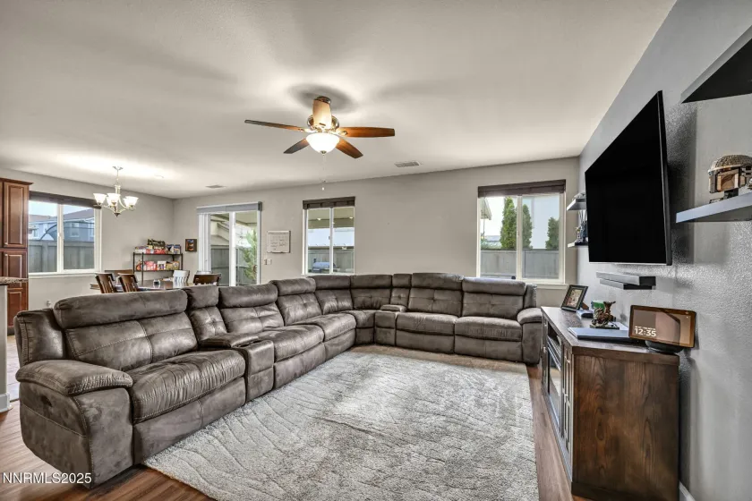 6980 Lusitano, Sparks, Nevada 89436, 4 Bedrooms Bedrooms, ,2 BathroomsBathrooms,Residential,Residential,Lusitano,250058446