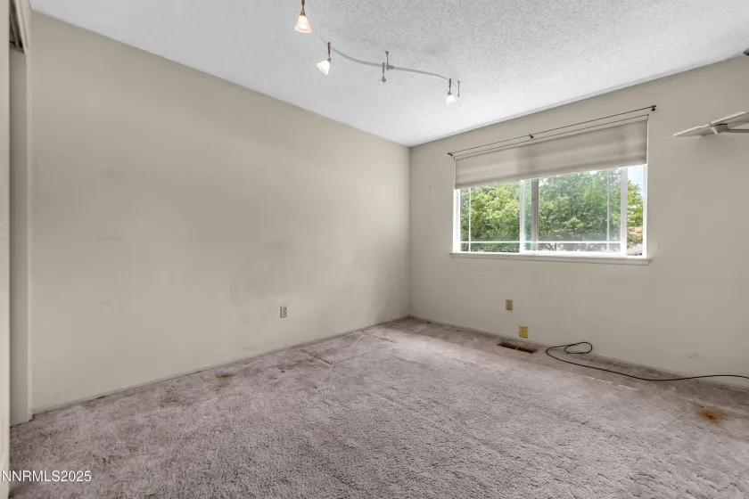 3252 Holman, Sparks, Nevada 89431, 4 Bedrooms Bedrooms, ,3 BathroomsBathrooms,Residential,Residential,Holman,250058451