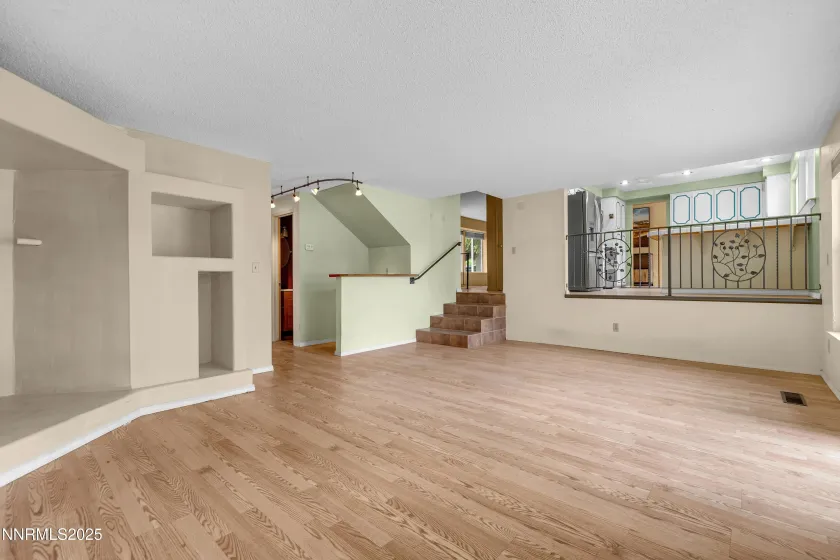 3252 Holman, Sparks, Nevada 89431, 4 Bedrooms Bedrooms, ,3 BathroomsBathrooms,Residential,Residential,Holman,250058451