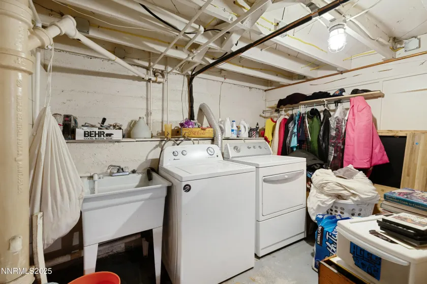 948 Washington, Reno, Nevada 89503, 2 Bedrooms Bedrooms, ,1 BathroomBathrooms,Residential,Residential,Washington,250058473