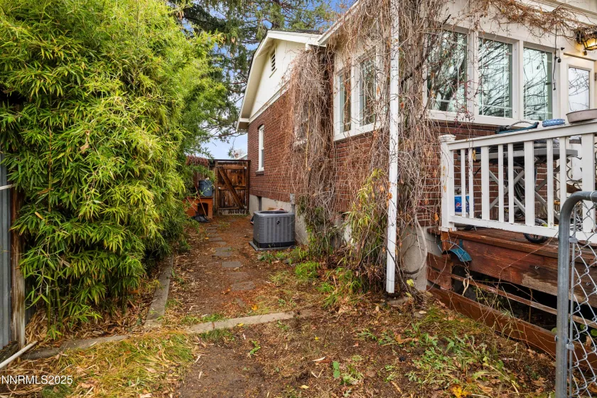 948 Washington, Reno, Nevada 89503, 2 Bedrooms Bedrooms, ,1 BathroomBathrooms,Residential,Residential,Washington,250058473