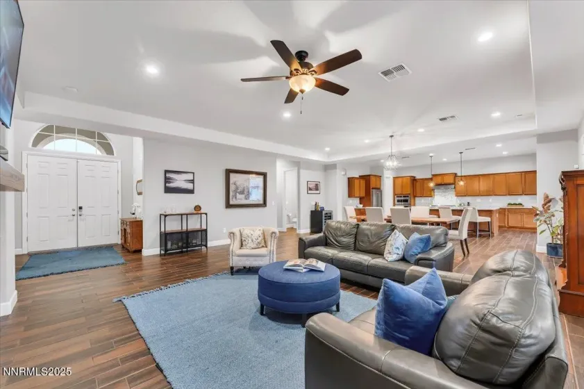 9920 Burmese, Reno, Nevada 89521, 4 Bedrooms Bedrooms, ,3 BathroomsBathrooms,Residential,Residential,Burmese,250058474