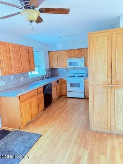 35 Date Palm, Sparks, Nevada 89441, 3 Bedrooms Bedrooms, ,2 BathroomsBathrooms,Residential,Residential,Date Palm,250058488