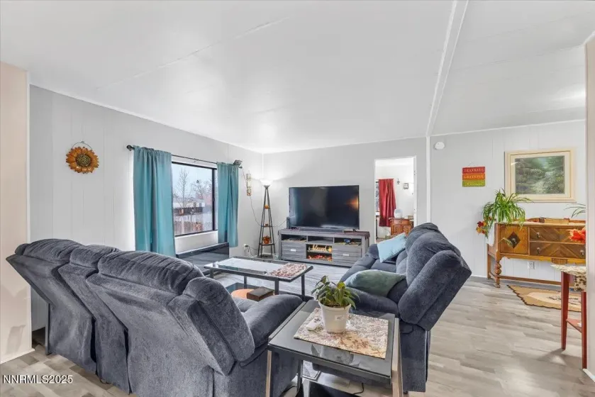 485 Capricorn, Reno, Nevada 89521, 4 Bedrooms Bedrooms, ,2 BathroomsBathrooms,Residential,Residential,Capricorn,250058494