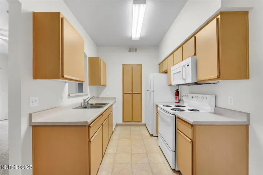 6850 Sharlands, Reno, Nevada 89523, 1 Bedroom Bedrooms, ,1 BathroomBathrooms,Residential,Residential,Sharlands,250058513