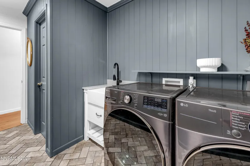 1355 Nightingale, Sparks, Nevada 89441, 3 Bedrooms Bedrooms, ,2 BathroomsBathrooms,Residential,Residential,Nightingale,250058518