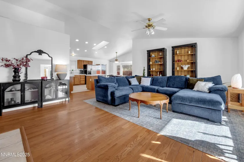 1355 Nightingale, Sparks, Nevada 89441, 3 Bedrooms Bedrooms, ,2 BathroomsBathrooms,Residential,Residential,Nightingale,250058518