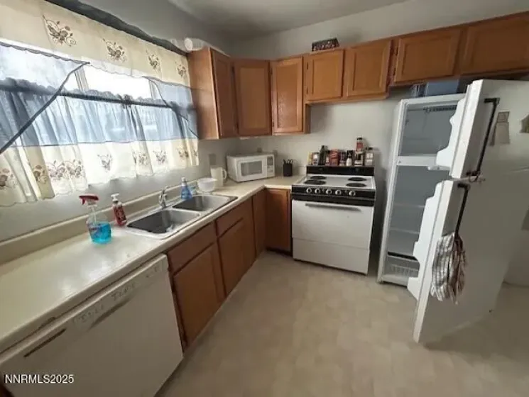 525 E, Gabbs, Nevada 89409, ,Commercial Sale,Residential,E,250058520