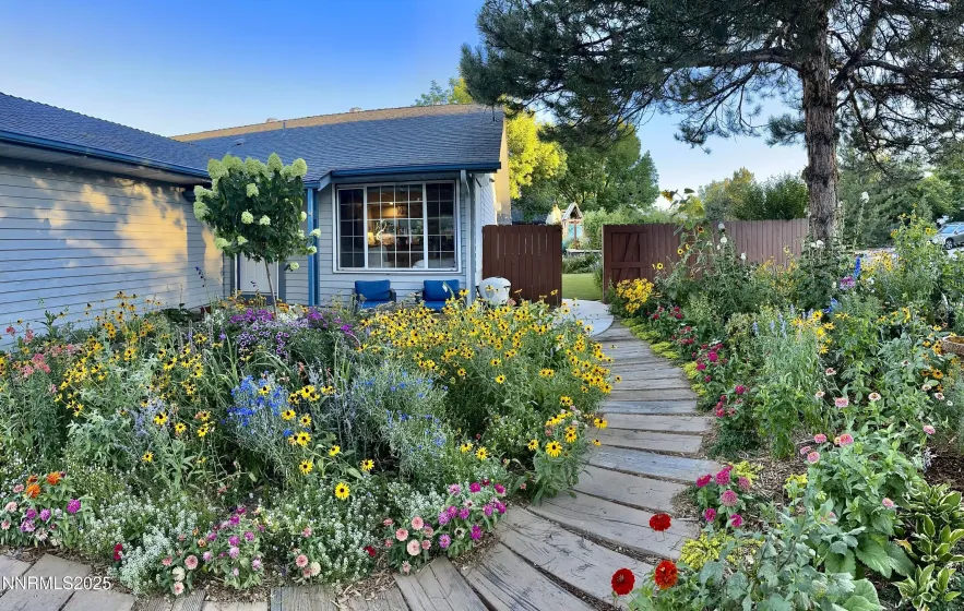 6800 Pah Rah, Sparks, Nevada 89436, 3 Bedrooms Bedrooms, ,2 BathroomsBathrooms,Residential,Residential,Pah Rah,250058535