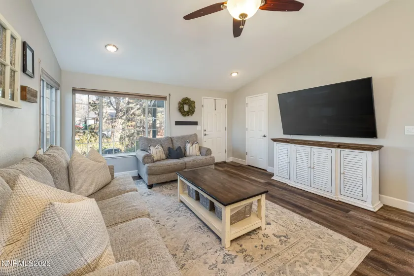 6800 Pah Rah, Sparks, Nevada 89436, 3 Bedrooms Bedrooms, ,2 BathroomsBathrooms,Residential,Residential,Pah Rah,250058535