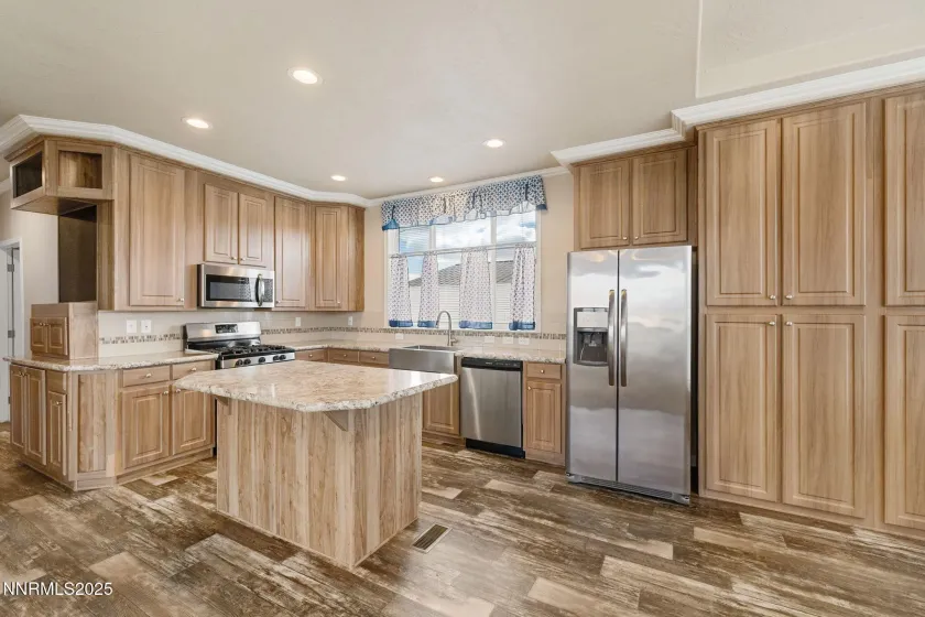 3040 Elm, Silver Springs, Nevada 89429, 4 Bedrooms Bedrooms, ,2 BathroomsBathrooms,Residential,Residential,Elm,250058547