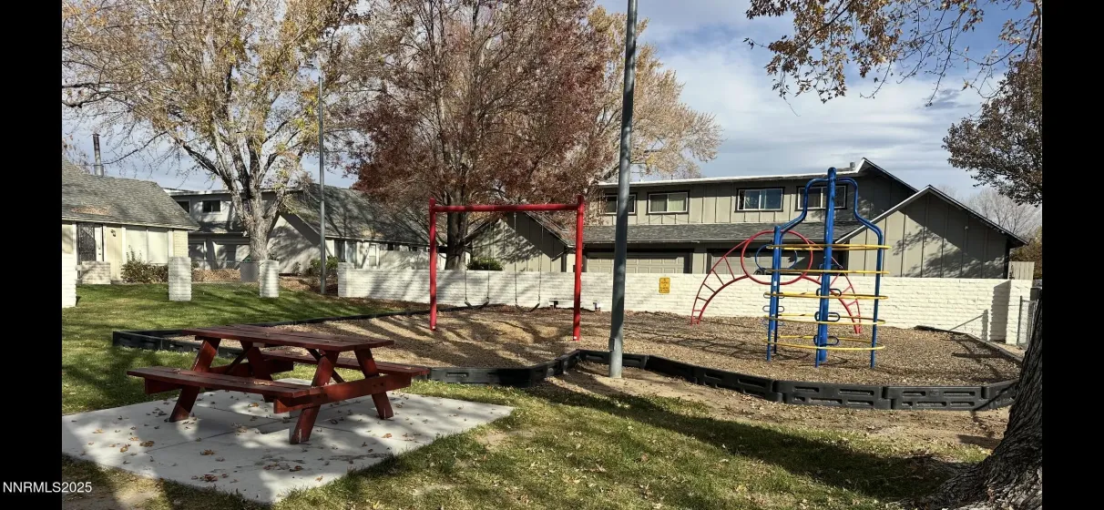 1665 London, Sparks, Nevada 89431, 2 Bedrooms Bedrooms, ,2 BathroomsBathrooms,Residential,Residential,London,250058557