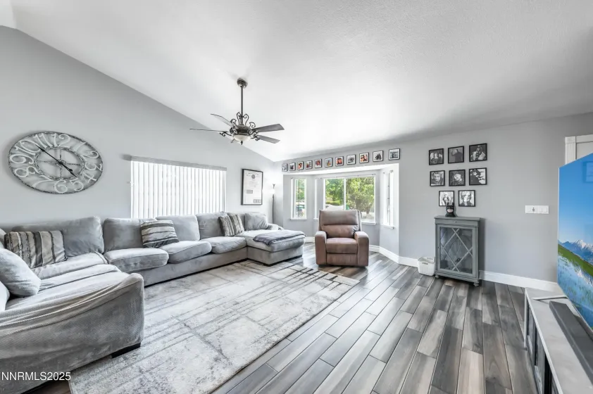 65 Eclipse, Sparks, Nevada 89441, 3 Bedrooms Bedrooms, ,3 BathroomsBathrooms,Residential,Residential,Eclipse,250050374