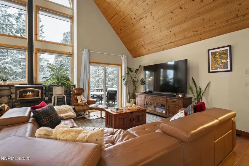 7685 Kingswood, Tahoe Vista, California 96143, 3 Bedrooms Bedrooms, ,2 BathroomsBathrooms,Residential,Residential,Kingswood,250058564