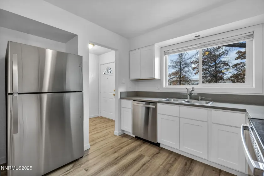 385 Smithridge, Reno, Nevada 89502, 2 Bedrooms Bedrooms, ,2 BathroomsBathrooms,Residential,Residential,Smithridge,250058565