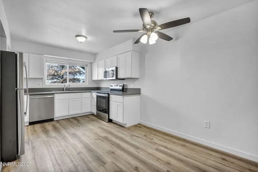 385 Smithridge, Reno, Nevada 89502, 2 Bedrooms Bedrooms, ,2 BathroomsBathrooms,Residential,Residential,Smithridge,250058565