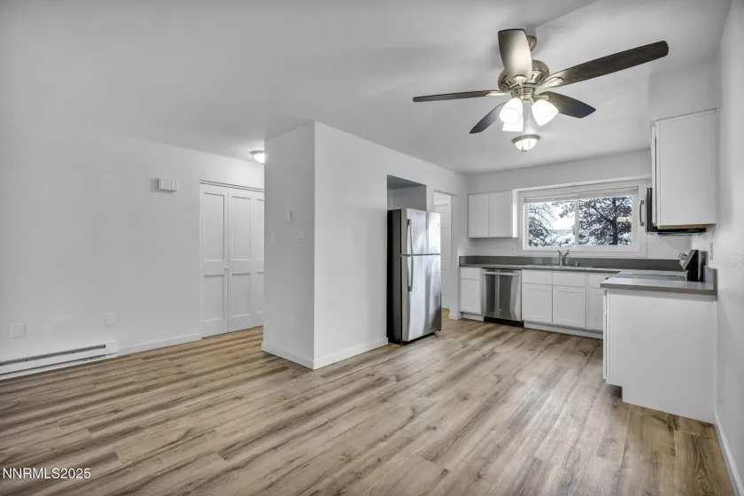 385 Smithridge, Reno, Nevada 89502, 2 Bedrooms Bedrooms, ,2 BathroomsBathrooms,Residential,Residential,Smithridge,250058565