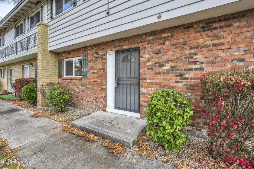 385 Smithridge, Reno, Nevada 89502, 2 Bedrooms Bedrooms, ,2 BathroomsBathrooms,Residential,Residential,Smithridge,250058565