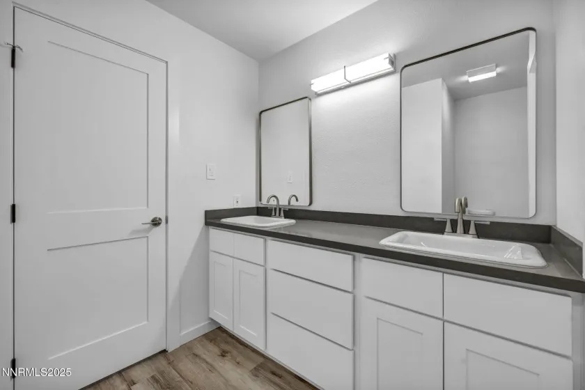 385 Smithridge, Reno, Nevada 89502, 2 Bedrooms Bedrooms, ,2 BathroomsBathrooms,Residential,Residential,Smithridge,250058565