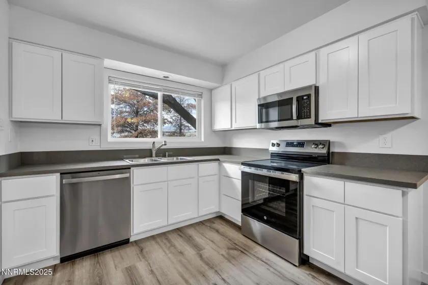 385 Smithridge, Reno, Nevada 89502, 2 Bedrooms Bedrooms, ,2 BathroomsBathrooms,Residential,Residential,Smithridge,250058565