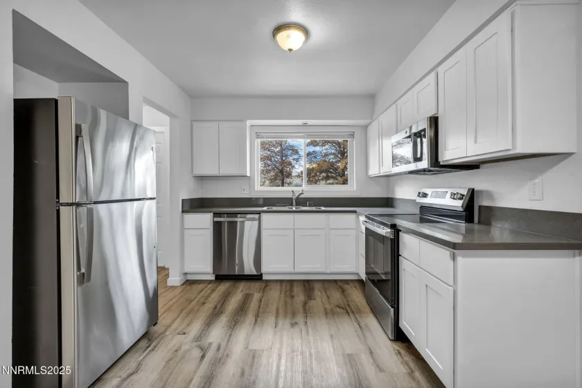 385 Smithridge, Reno, Nevada 89502, 2 Bedrooms Bedrooms, ,2 BathroomsBathrooms,Residential,Residential,Smithridge,250058565