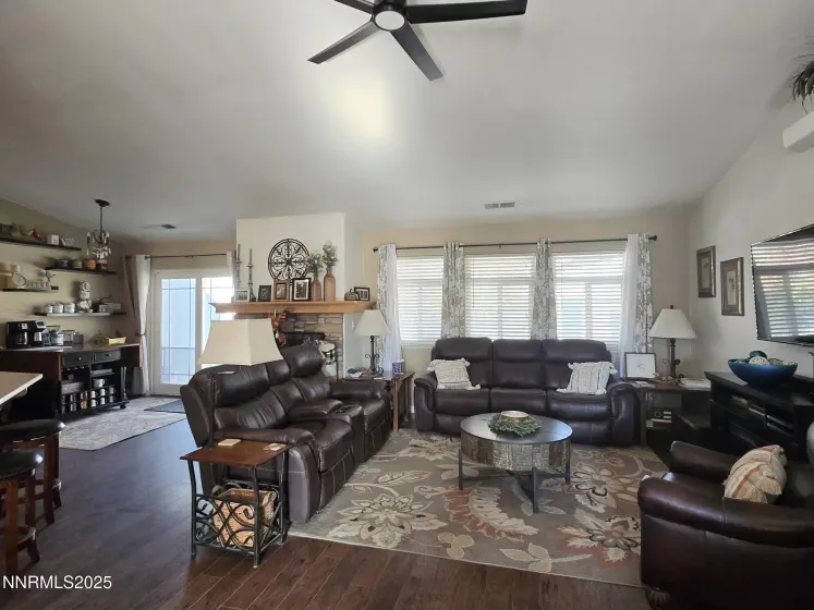 2880 Horseshoe, Fernley, Nevada 89408, 3 Bedrooms Bedrooms, ,2 BathroomsBathrooms,Residential,Residential,Horseshoe,250058574