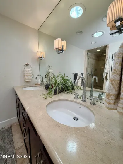 5012 Lakeridge, Reno, Nevada 89509, 2 Bedrooms Bedrooms, ,2 BathroomsBathrooms,Residential,Residential,Lakeridge,250058589