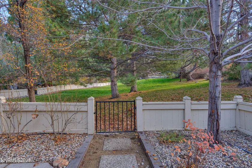 4052 Caughlin Creek, Reno, Nevada 89519, 2 Bedrooms Bedrooms, ,3 BathroomsBathrooms,Residential,Residential,Caughlin Creek,250058597