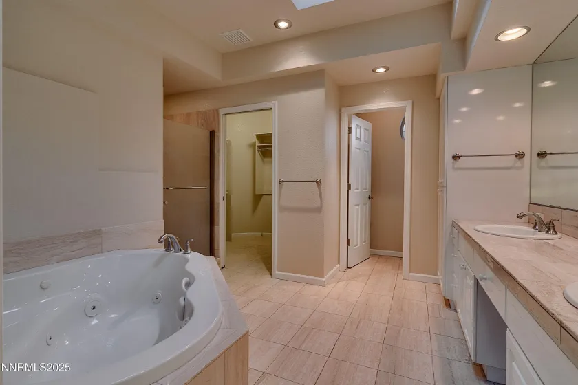 4052 Caughlin Creek, Reno, Nevada 89519, 2 Bedrooms Bedrooms, ,3 BathroomsBathrooms,Residential,Residential,Caughlin Creek,250058597