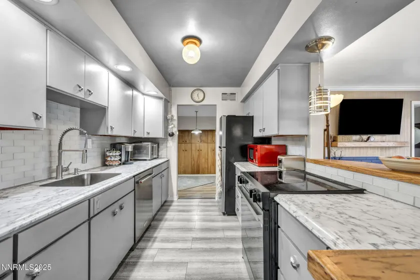 72 Suda, Reno, Nevada 89509, 3 Bedrooms Bedrooms, ,2 BathroomsBathrooms,Residential,Residential,Suda,250058617