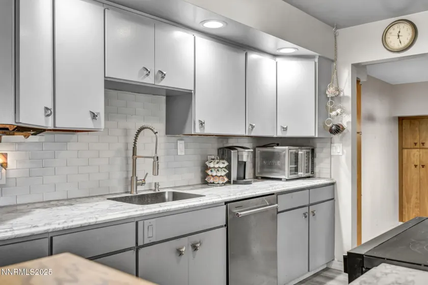 72 Suda, Reno, Nevada 89509, 3 Bedrooms Bedrooms, ,2 BathroomsBathrooms,Residential,Residential,Suda,250058617